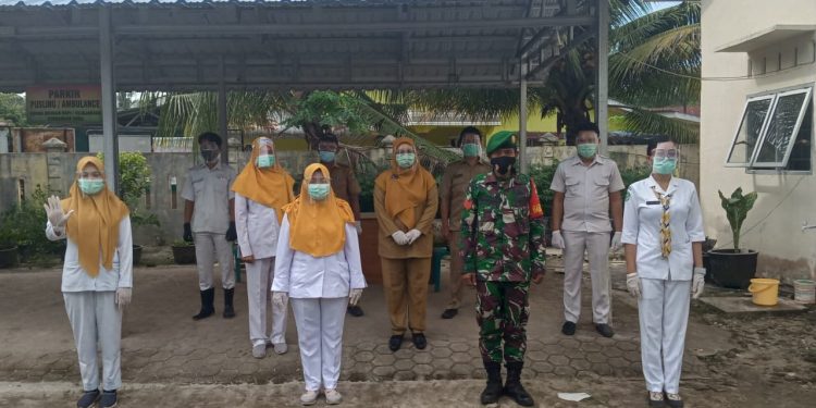 Untuk Mencegah Penyebaran Covid-19, Personel Jajaran Kodim 0208/Asahan Dampingi Tim Kesehatan Rapid Test Anggota KPU Untuk Mencegah Penyebaran Covid-19, Personel Jajaran Kodim 0208/Asahan Dampingi Tim Kesehatan Rapid Test Anggota KPU
