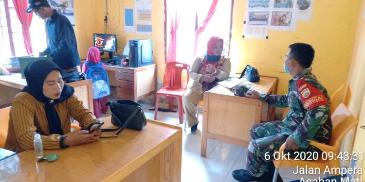 Kodim 0208/Asahan Melalui Babinsa Koramil 08/Pulau Buaya Bersama Aparat Desa Lakukan Komunikasi Sosial Kodim 0208/Asahan Melalui Babinsa Koramil 08/Pulau Buaya Bersama Aparat Desa Lakukan Komunikasi Sosial