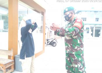 Menghindari Penyebaran Virus Corona, Personel Jajaran Kodim 0208/Asahan Berikan Himbauan Protokol Kesehatan Kepada Warga