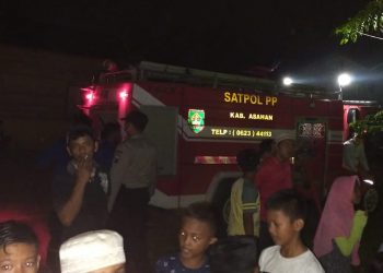 Babinsa Jajaran Kodim 0208/Asahan Melalui Koramil-13/Buntu Pane Bantu Warga Yang Rumahnya Kebakaran