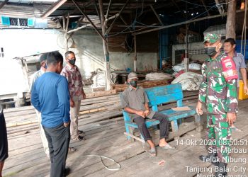 Kodim 0208/Asahan Melalui Koramil 08/Pulau Buaya Bagikan Masker Kepada Masyarakat