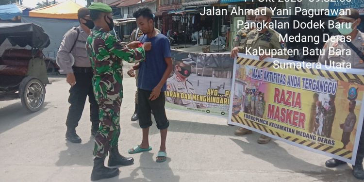 Kompak, TNI-Polri Laksanakan Razia Masker Cegah Covid-19 Kompak, TNI-Polri Laksanakan Razia Masker Cegah Covid-19