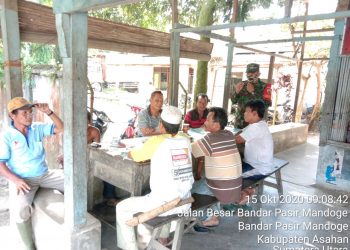 Komsos Cara Personel Jajaran Kodim 0208/Asahan Sampaikan Himbauan Cegah Covid 19 di Wilayah Binaan