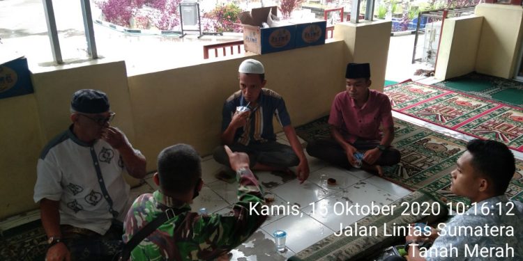 Personel Jajaran Kodim 0208/Asahan Lakukan Komsos Bersama Tokoh Agama Sebarkan Protkes