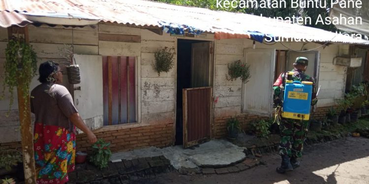 Cegah Penyebaran Covid-19, Personel Jajaran Kodim 0208/Asahan Lakukan Penyemprotan Disinfektan