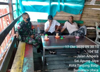 Tokoh Masyarakat Menjadi Sasaran Babinsa Koramil 08/PB Kodim 0208/Asahan Dalam Sebarkan Protkes