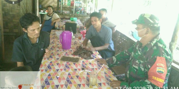 Kembali, Personel Jajaran Kodim 0208/Asahan Lakukan Komunikasi Sosial Di Warung