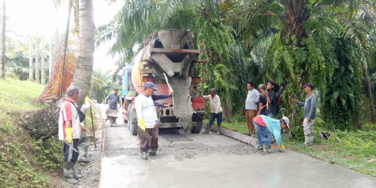 Mantap... jalan Ke Asrama Makorem 022/Pantai Timur Sudah Hampir Selesai Diperbaiki Mantap... jalan Ke Asrama Makorem 022/Pantai Timur Sudah Hampir Selesai Diperbaiki