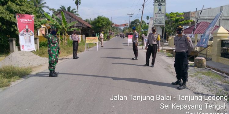 Dalam Rangka Razia Yustisi, Personel Jajaran Kodim 0208/Asahan Turut Serta Bergabung Dengan Personel Sei Kepayang Dalam Rangka Razia Yustisi, Personel Jajaran Kodim 0208/Asahan Turut Serta Bergabung Dengan Personel Sei Kepayang