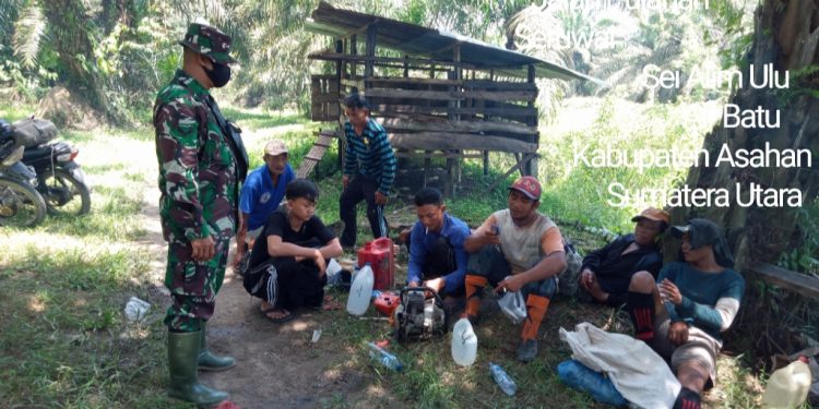 Personel Jajaran Kodim 0208/Asahan Laksanakan Komsos Berikan Himbauan Kepada Warga Bahaya Covid-19 Personel Jajaran Kodim 0208/Asahan Laksanakan Komsos Berikan Himbauan Kepada Warga Bahaya Covid-19