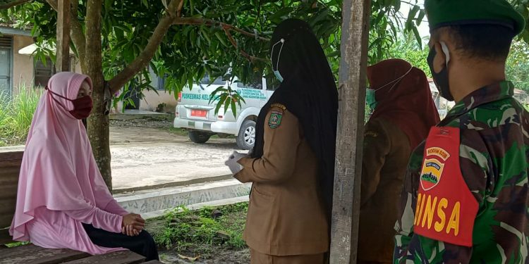 Personel Jajaran Kodim 0208/Asahan Dampingi Kegiatan Tracing Kasus Konfirmasi Positif Covid-19 Personel Jajaran Kodim 0208/Asahan Dampingi Kegiatan Tracing Kasus Konfirmasi Positif Covid-19