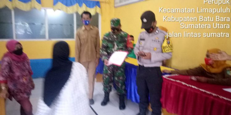 Tak Ingin Sasaran Melenceng, Personel Jajaran Kodim 0208/Asahan Dampingi Pembagian BLT Tahap IV Tak Ingin Sasaran Melenceng, Personel Jajaran Kodim 0208/Asahan Dampingi Pembagian BLT Tahap IV