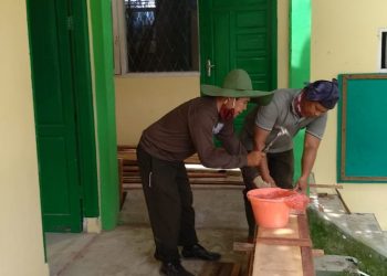 Peduli Pendidikan, Personel Babinsa Kodim 0207/Simalungun Bantu Bangun Sekolah Diwilayah