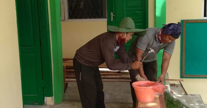 Peduli Pendidikan, Personel Babinsa Kodim 0207/Simalungun Bantu Bangun Sekolah Diwilayah Peduli Pendidikan, Personel Babinsa Kodim 0207/Simalungun Bantu Bangun Sekolah Diwilayah
