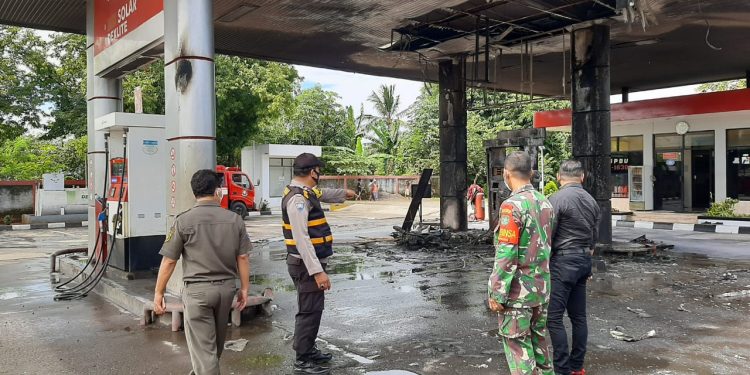 Kebakaran Pom Bensin, Saat Pesepedamotor Isi BBM Kebakaran Pom Bensin, Saat Pesepedamotor Isi BBM