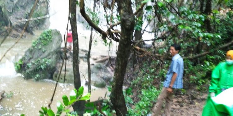 Seorang Mahasiswi Tenggelam dan Hilang di Air Terjun Kalea