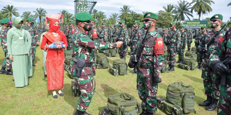 Pangdam I/BB Berangkatkan Satgas Pamtas Yonif 122/TS Dalam Rangka Operasi Pamtas RI-PNG di Papua