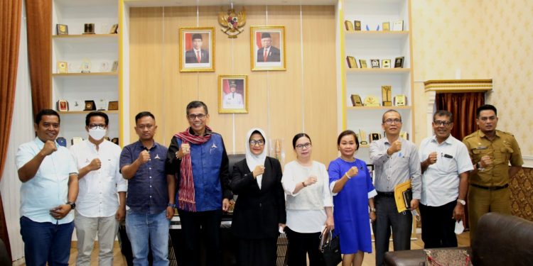 Anggota DPR RI Hinca Pandjaitan dan Kader Demokrat Siantar Temui dr Susanti Dewayani