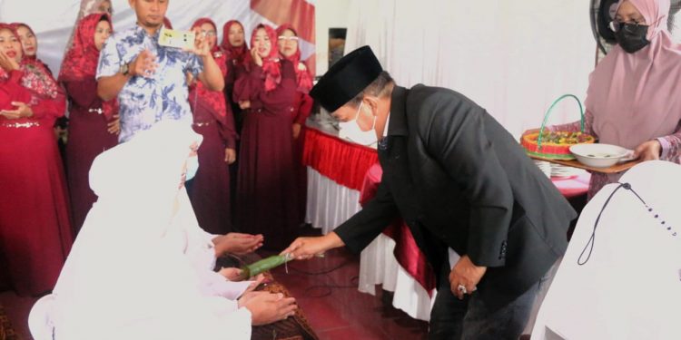 Bupati dan Wakil Bupati Simalungun Tepung Tawari Calon Haji Kabupaten Simalungun Tahun 2022