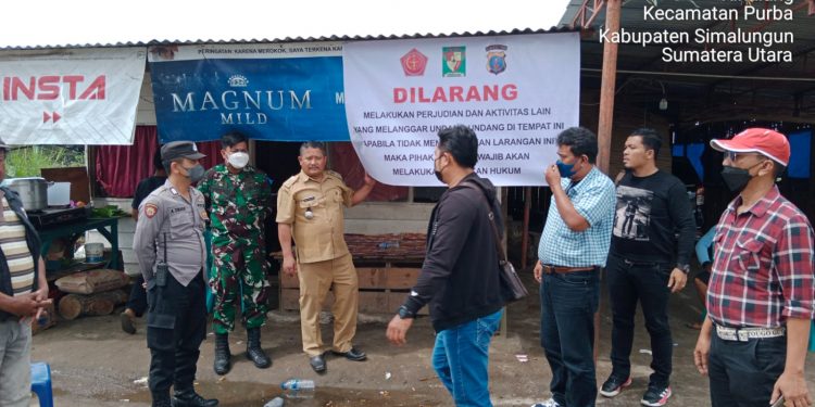 Polres Simalungun Pasang Spanduk Himbauan Tolak Judi Dadu Putar di Hinalang