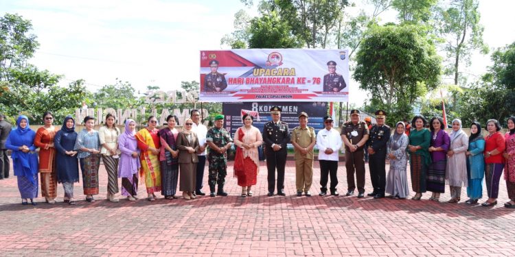 Polres Simalungun Dan Forkopimda Kabupaten Simalungun mengikuti secara virtual Upacara Hari Bhayangkara ke-76 Tahun 2022