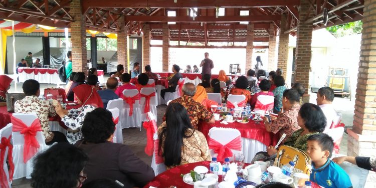 Walikota Kumpulkan Kepala Sekolah SD dan SMP Negeri se Siantar di Rumah Dinas Walikota Kumpulkan Kepala Sekolah SD dan SMP Negeri se Siantar di Rumah Dinas