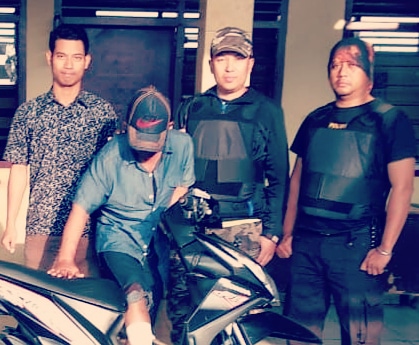 Sudah Mencuri Sepedamotor, Melawan Polisi. Kaki Pria ini Ditembus Peluru... Sudah Mencuri Sepedamotor, Melawan Polisi. Kaki Pria ini Ditembus Peluru...