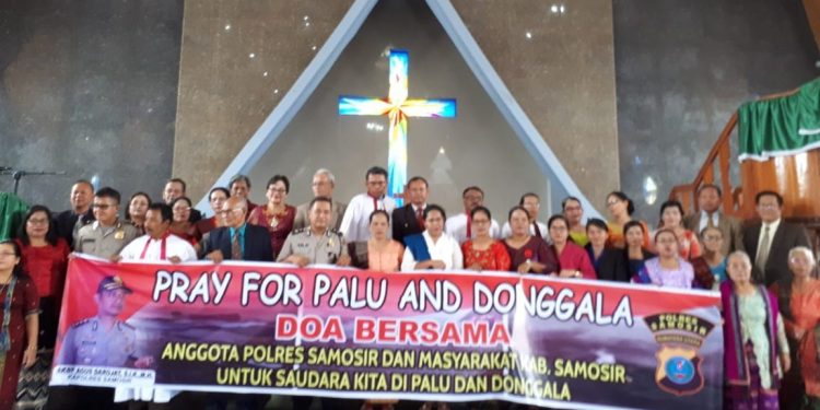 Kapolres Samosir dan Jajaran Gelar Doa Bersama untuk Korban Bencana Palu Kapolres Samosir dan Jajaran Gelar Doa Bersama untuk Korban Bencana Palu