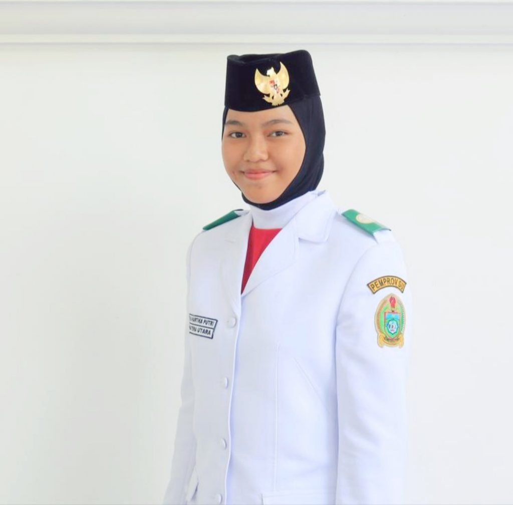 Sylvia Kartika Putri Asal Siantar Masuk 5 Besar Anggota Paskibraka Paling Sering Dilatih Bawa Baki Sylvia Kartika Putri Asal Siantar Masuk 5 Besar Anggota Paskibraka Paling Sering Dilatih Bawa Baki