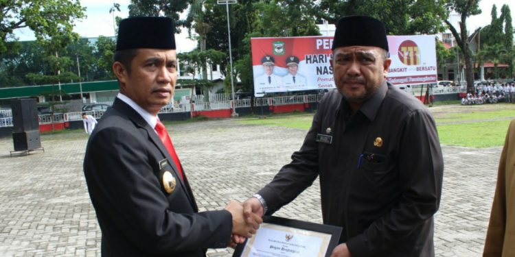 Pak Wali, Tegaslah ke Pak Sekda! Pak Wali, Tegaslah ke Pak Sekda!