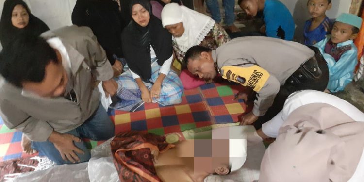 Dipolisikan Istri Pertama, Buruh Bangunan Ditemukan Istri Kedua Tewas Tergantung di Pohon Rambutan Dipolisikan Istri Pertama, Buruh Bangunan Ditemukan Istri Kedua Tewas Tergantung di Pohon Rambutan