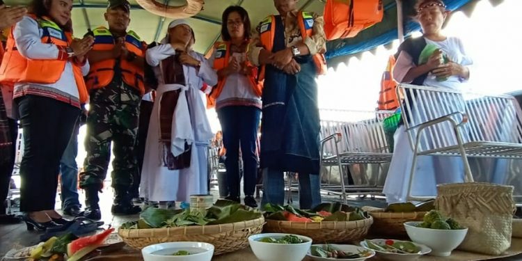 Panitia Poldasu Water Ski “Mangelek Tao Toba”