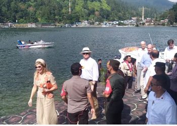 Perjalanan Raja dan Ratu Belanda di Kawasan Danau Toba, Mendarat di Silangit hingga Istirahat di Parapat