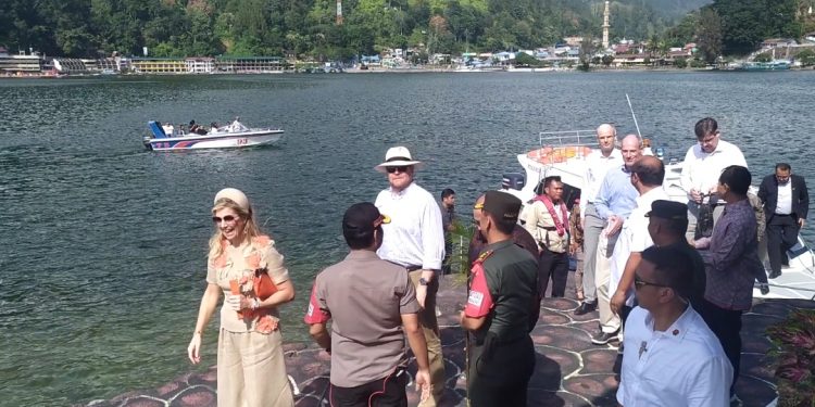 Perjalanan Raja dan Ratu Belanda di Kawasan Danau Toba, Mendarat di Silangit hingga Istirahat di Parapat