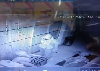 Wah, 2 Orang Pakai APD dan Seorang Rekannya Terekam CCTV Bobol Indomaret