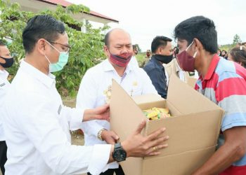 Bupati Taput Launching Bansos Sembako Provsu dan BLT Dana Desa