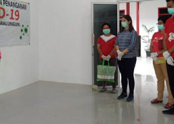 Dokter Elisabeth Pulangkan Elisabeth Silitonga, Pasien Covid-19 yang Sembuh di Parapat