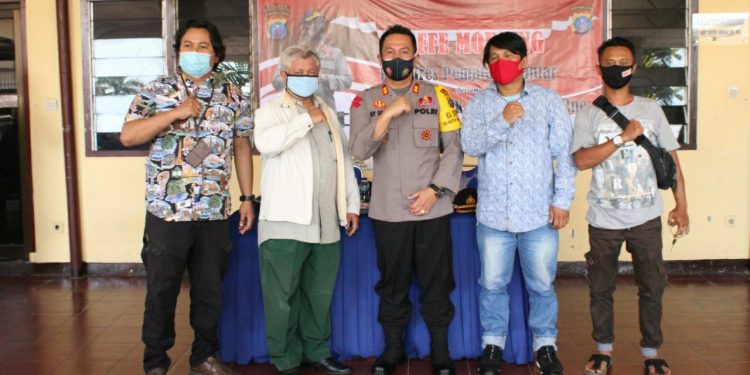 Ngopi Bersama Wartawan, Boy Sutan Binanga Siregar Bersyukur Jadi Kapolres Ngopi Bersama Wartawan, Boy Sutan Binanga Siregar Bersyukur Jadi Kapolres