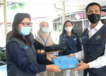 Sensus Penduduk Tahun 2020 Dimulai, Walikota Siantar Sematkan Atribut kepada Relawan