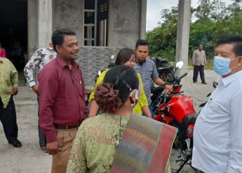 Warga "Surduk" RHS dengan "Dayok Nabinatur" agar Tetap Semangat Ikuti Konstalasi Pilkada