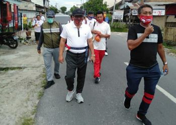 Asner Silalahi Sapa Warga Tomuan dan Imbau Gunakan Masker