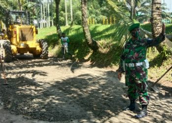 Memberikan Kenyamanan Dan Kerapian, Danrem 022/Pantai Timur Aspal Jalan Asrama