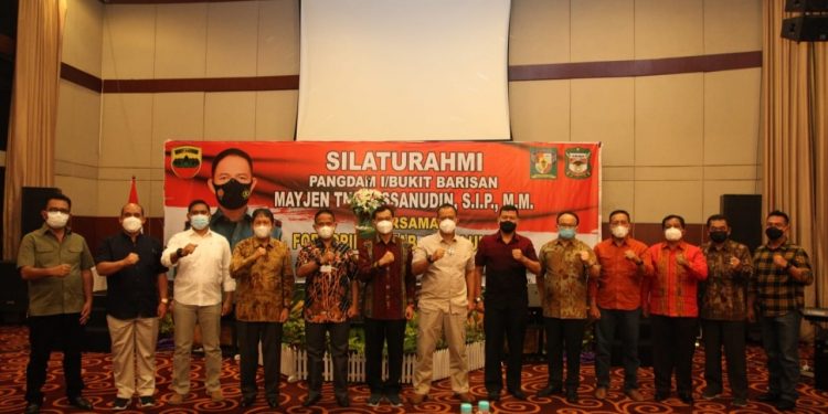 Pangdam I/BB Silaturahmi dengan Forkopimda Siantar-Simalungun, Togar Sitorus Berikan Cenderamata