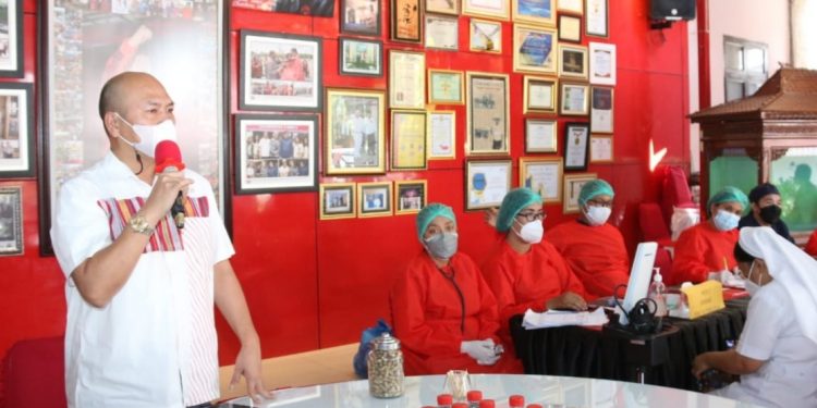 Bupati Taput Canangkan Vaksinasi untuk 1000 Guru PAUD dan SD se-Taput