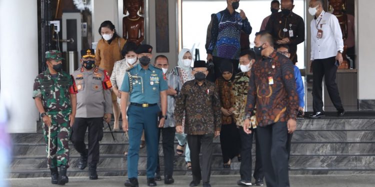 Kapoldasu dan Pangdam Dampingi Wapres Hadiri ISBFE World 2021 Kapoldasu dan Pangdam Dampingi Wapres Hadiri ISBFE World 2021