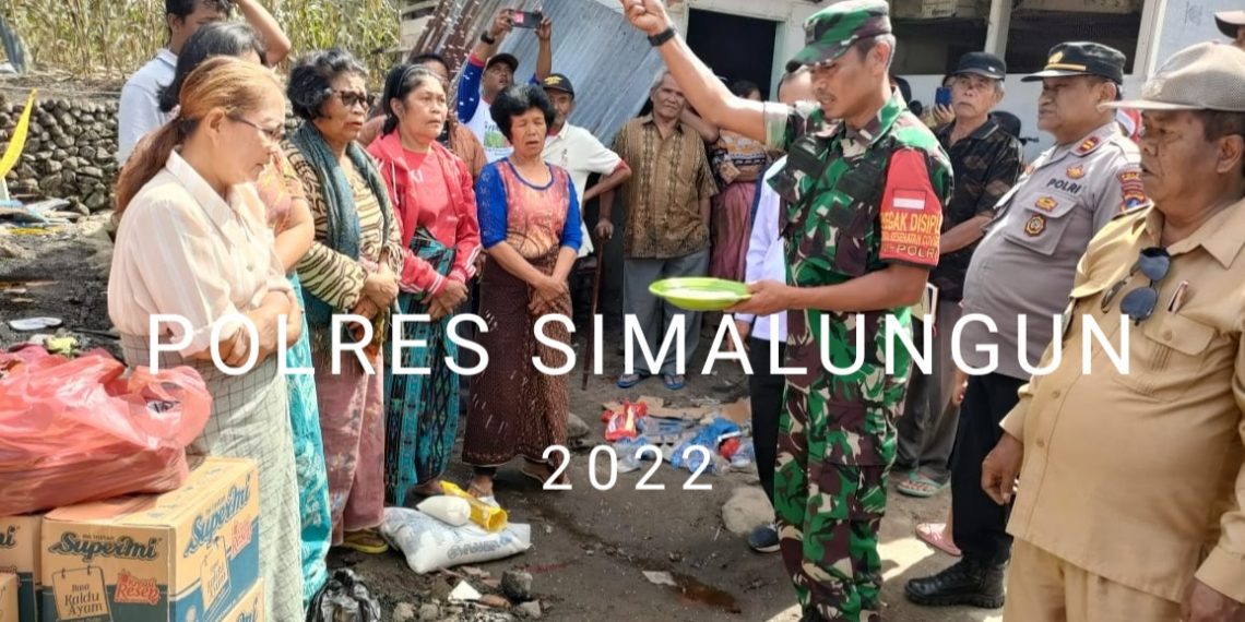 Polres Simalungun Melalui Polsek Saribudolok Salurkan Tali Asih Kepada Warga Korban Kebakaran di Dusun Bage
