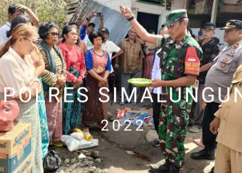 Polres Simalungun Melalui Polsek Saribudolok Salurkan Tali Asih Kepada Warga Korban Kebakaran di Dusun Bage