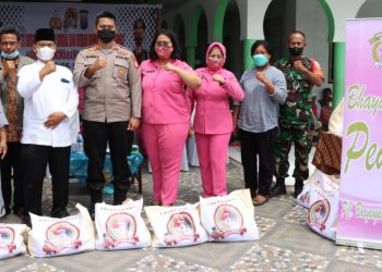 Bakti Sosial Polres Simalungun Bagi Bansos Dan Bersihkan Tempat Ibadah Menjelang HUT Bhayangkara Ke-76