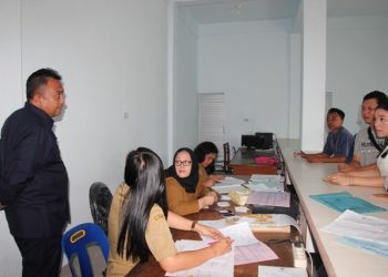 Sekda Kota Pematangsiantar Tinjau Pelayanan Publik Disdukcapil dan Puskesmas