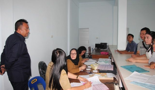 Sekda Kota Pematangsiantar Tinjau Pelayanan Publik Disdukcapil dan Puskesmas